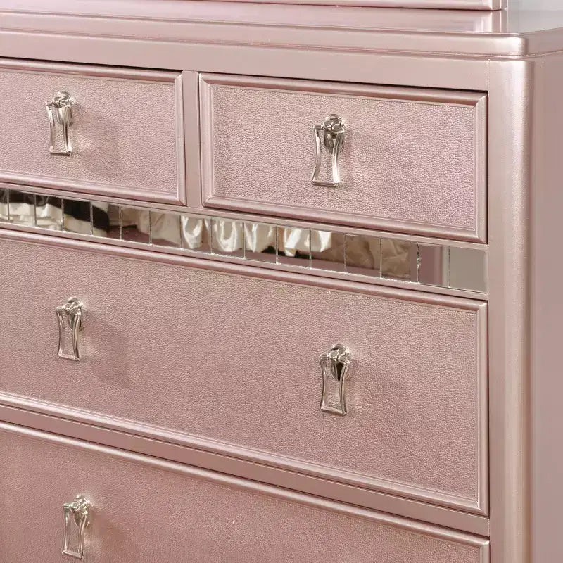 Armoire à sept tiroirs