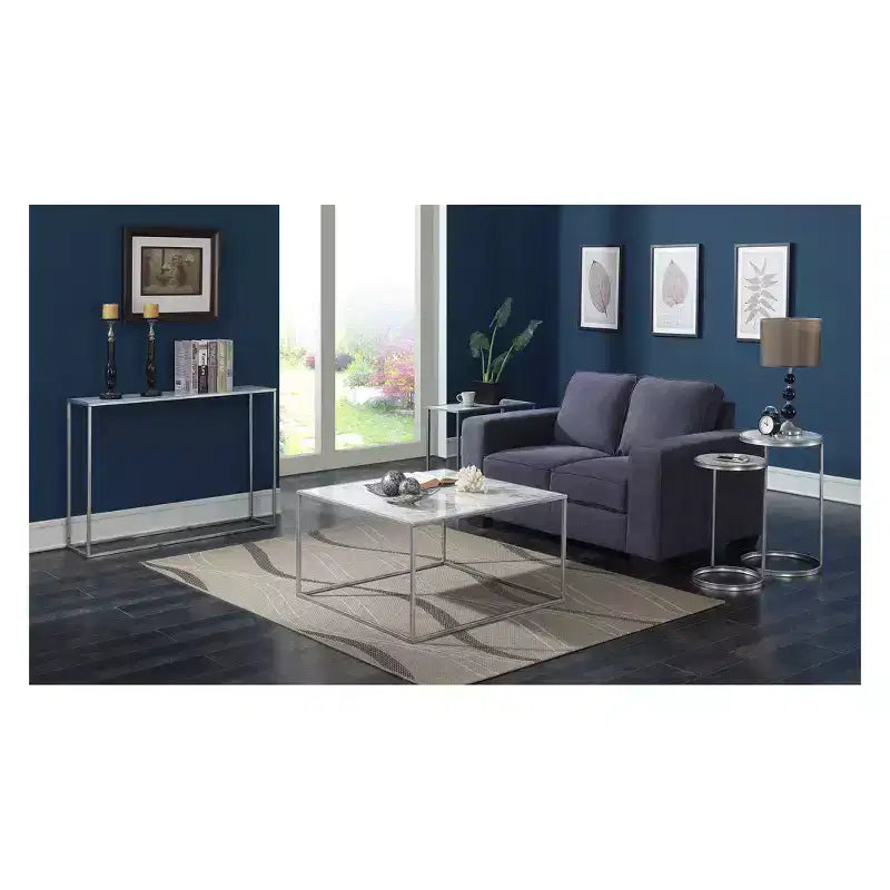 Table d'appoint ronde effet marbre, piètement en métal argenté, 62 cm de hauteur