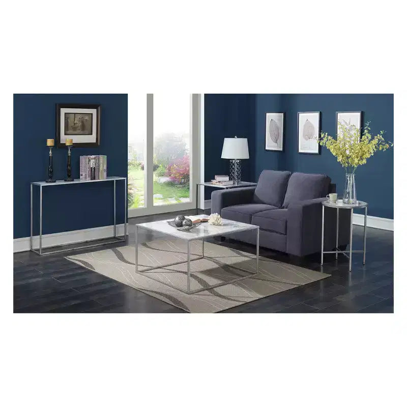 Table d'appoint ronde effet marbre, piètement en métal argenté, 62 cm de hauteur